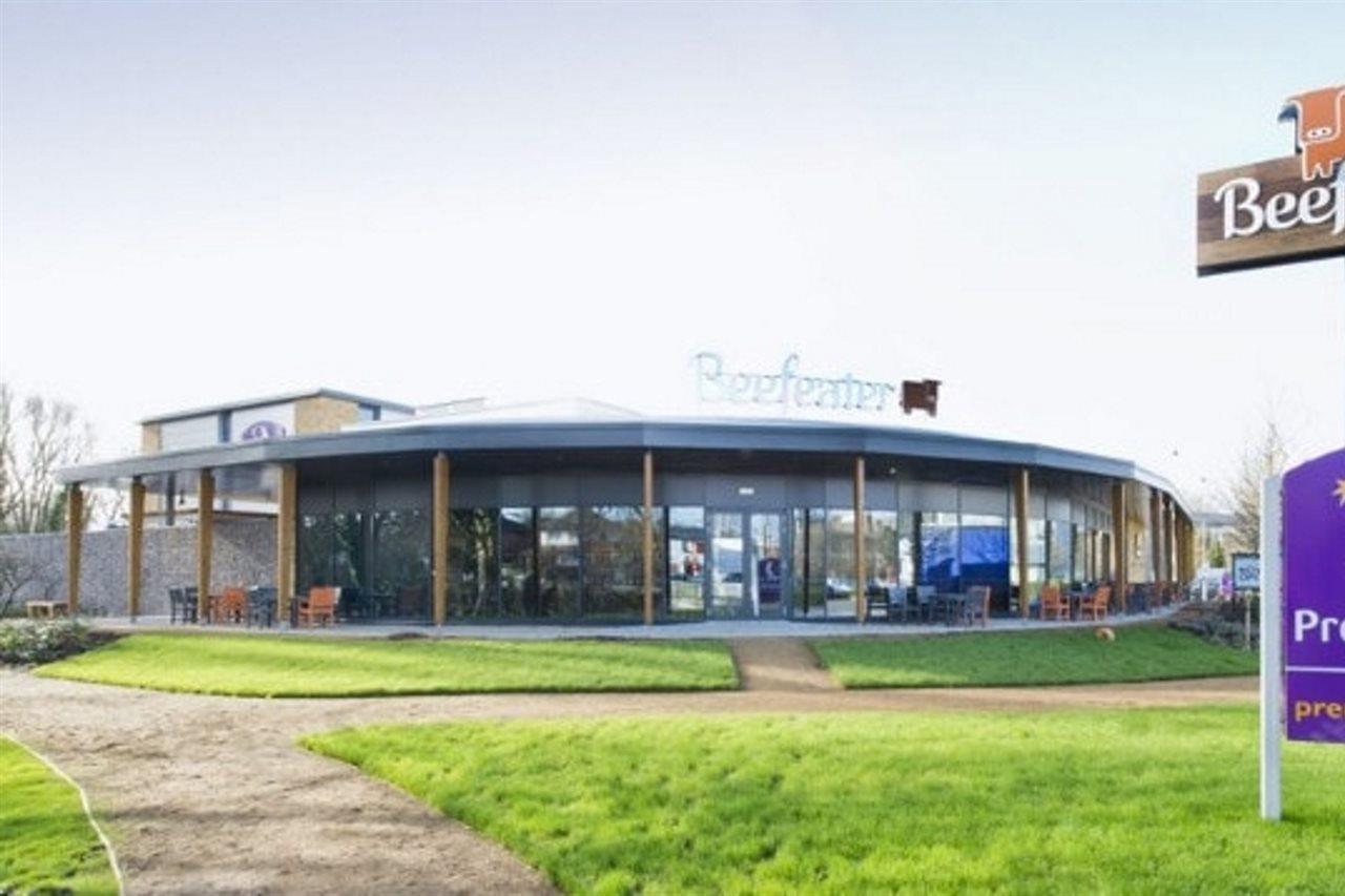 Premier Inn London Ъксбридж Екстериор снимка