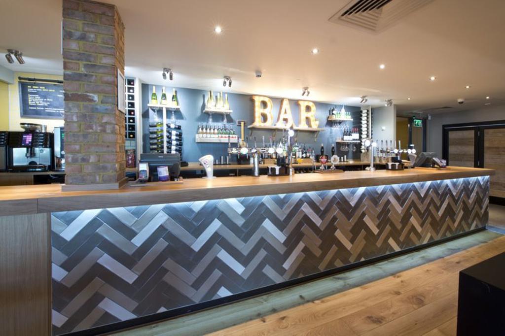 Premier Inn London Ъксбридж Екстериор снимка