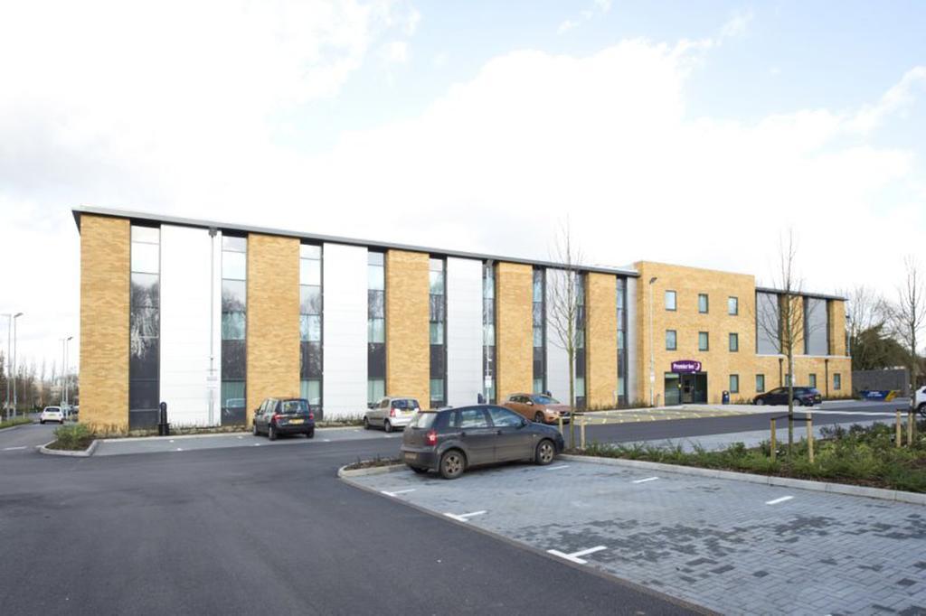 Premier Inn London Ъксбридж Екстериор снимка