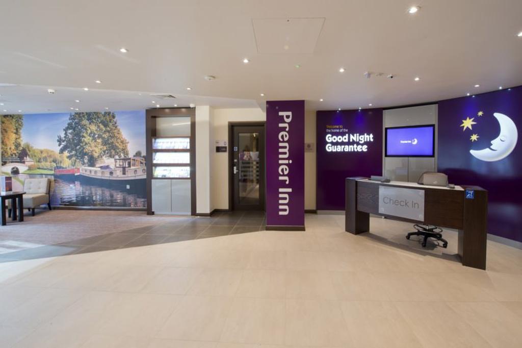 Premier Inn London Ъксбридж Екстериор снимка