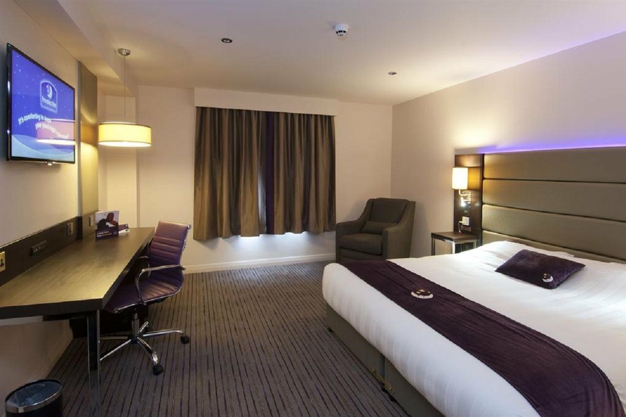 Premier Inn London Ъксбридж Екстериор снимка